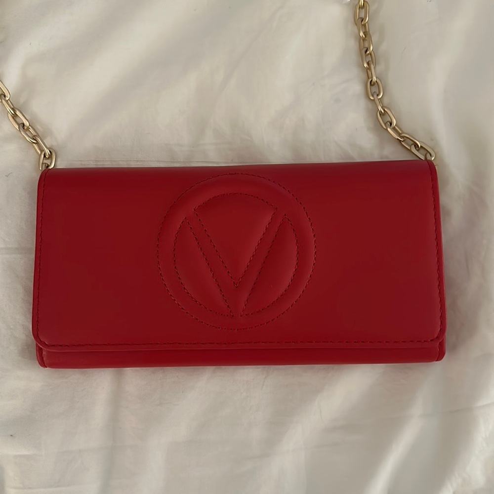 100% NWOT Authentic Valentino Wallet on Chain